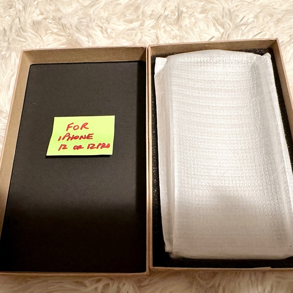 NWOT iPhone 12 or 12 Pro Glamour Bumper Case - Picture 5 of 7